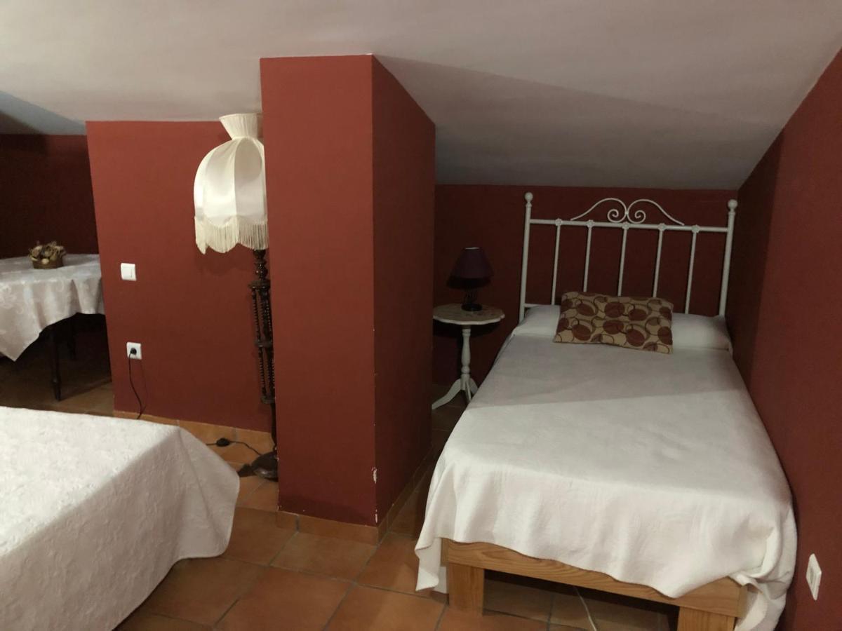 Hostal La Caballeriza Malpartida de Cáceres Esterno foto
