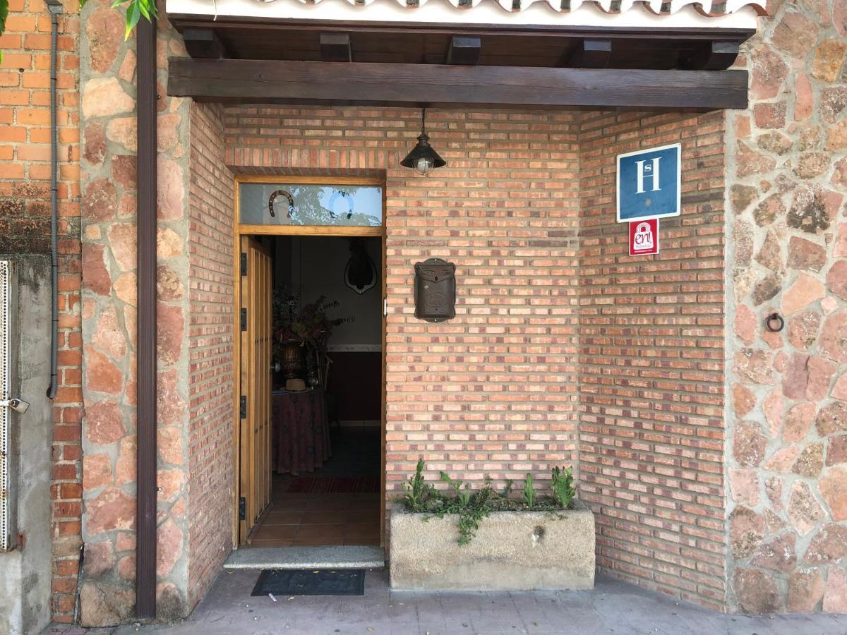 Hostal La Caballeriza Malpartida de Cáceres Esterno foto